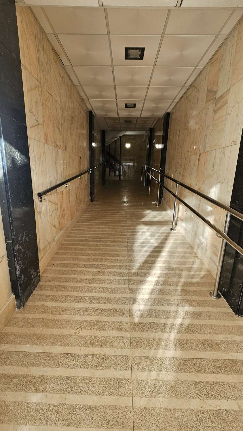 Amplio piso con gran terraza en el centro de Torremolinos