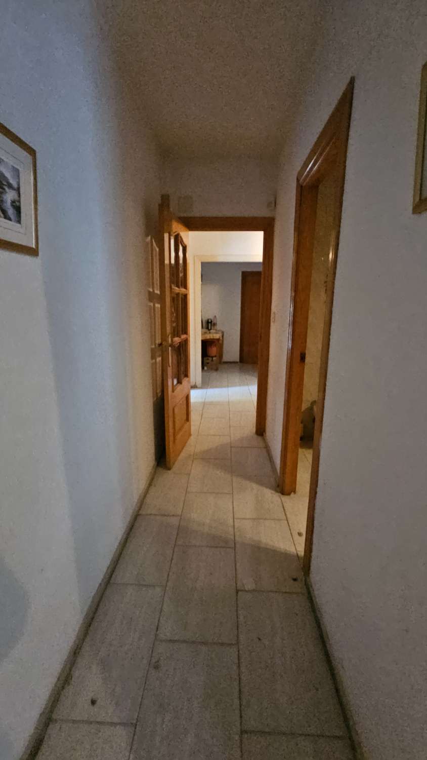 Amplio piso con gran terraza en el centro de Torremolinos