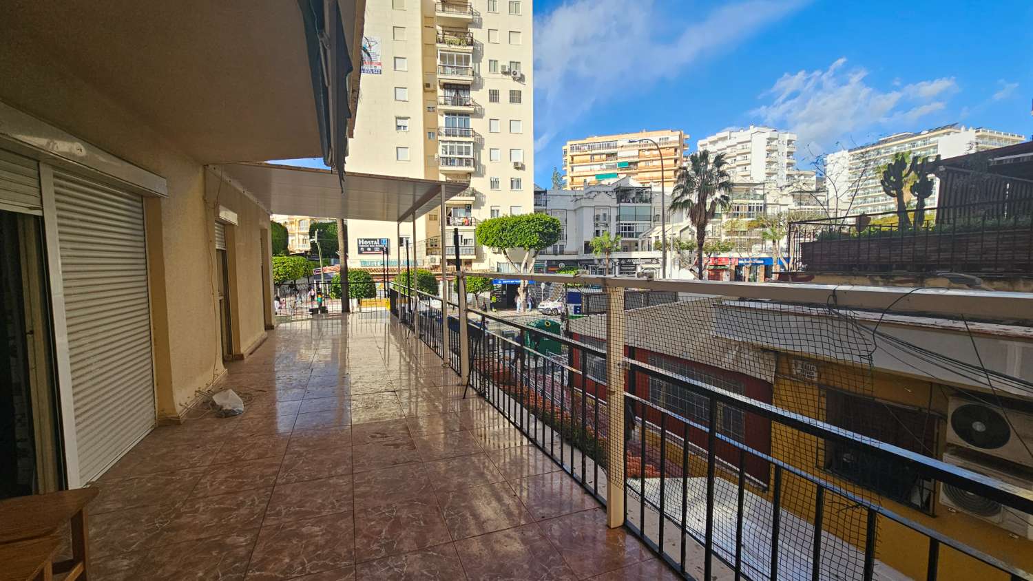 Amplio piso con gran terraza en el centro de Torremolinos
