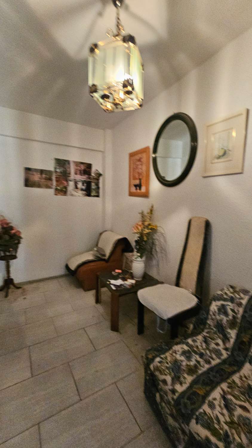 Amplio piso con gran terraza en el centro de Torremolinos