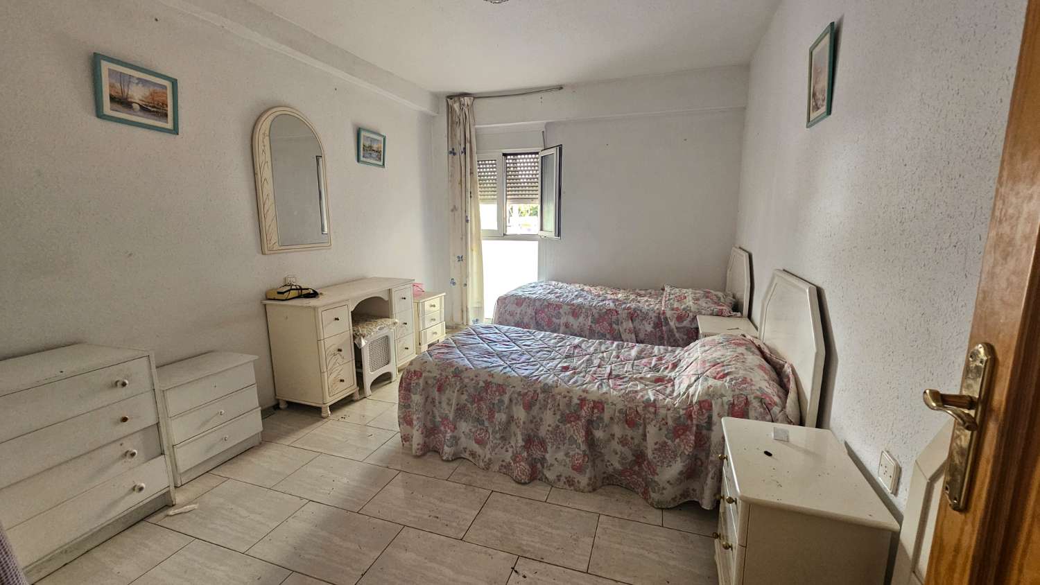 Amplio piso con gran terraza en el centro de Torremolinos