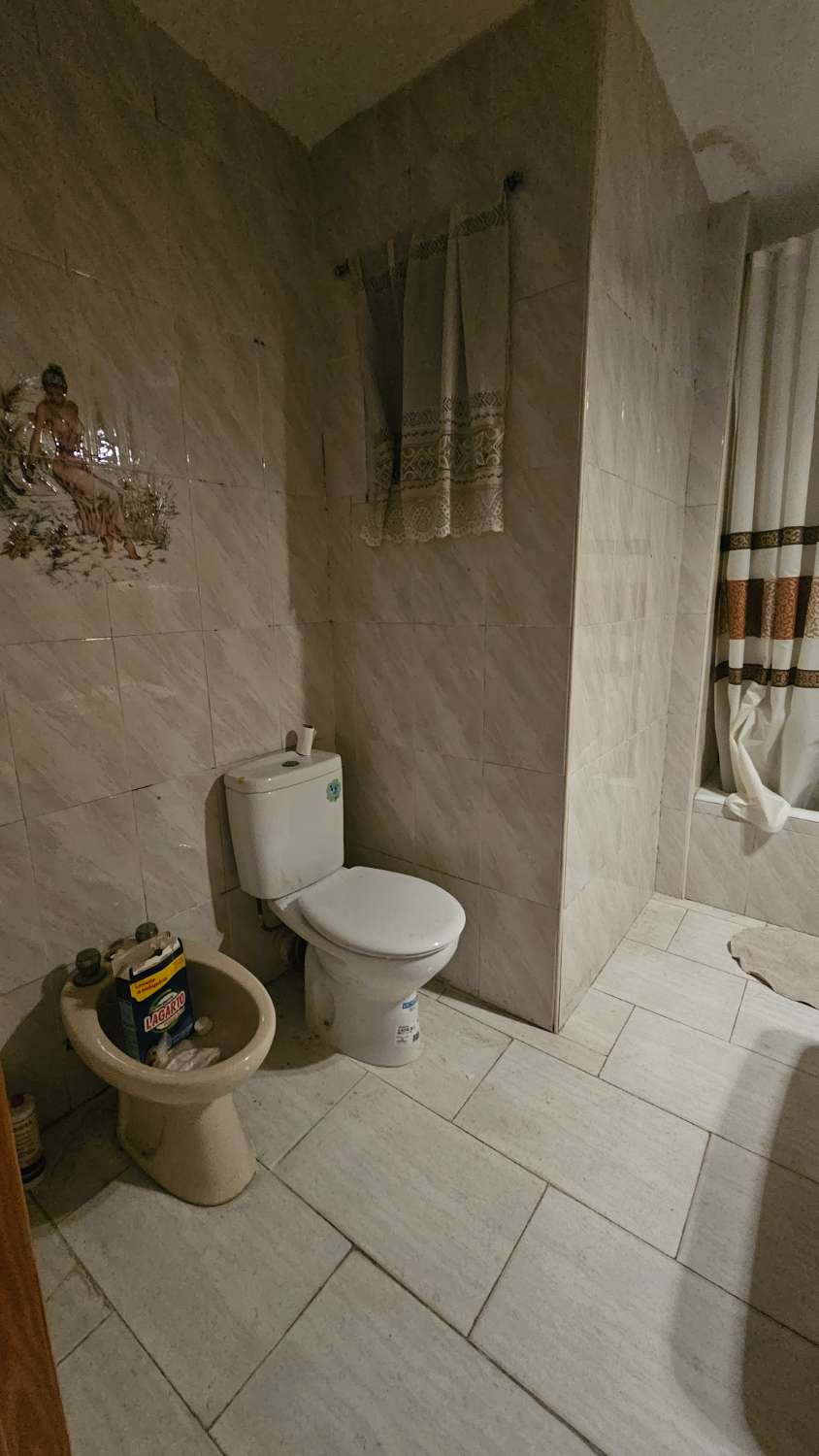 Amplio piso con gran terraza en el centro de Torremolinos