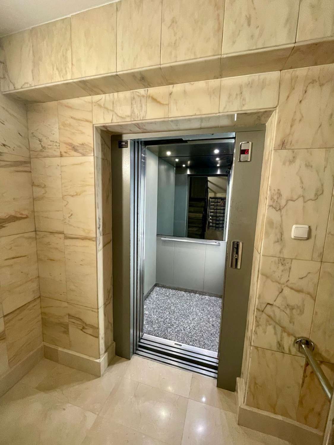 Amplio y luminoso piso en pleno corazón de Torremolinos