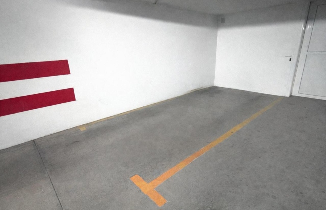 Apartamento en esquina con garaje, trastero y piscina en La Colina – Torremolinos