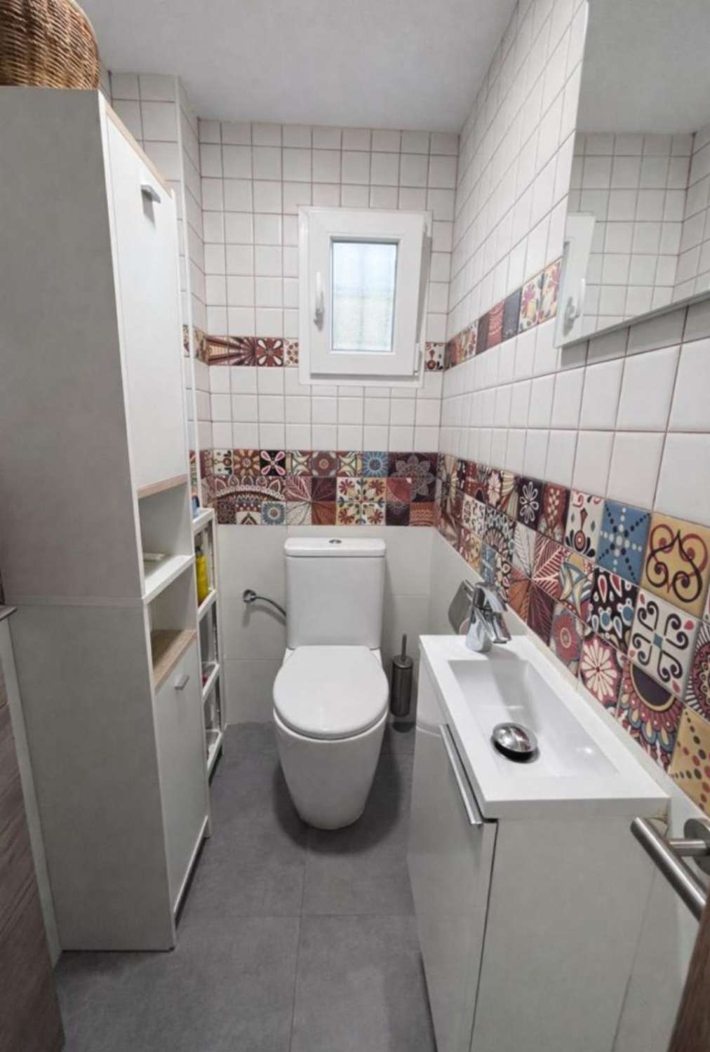 Apartamento en esquina con garaje, trastero y piscina en La Colina – Torremolinos