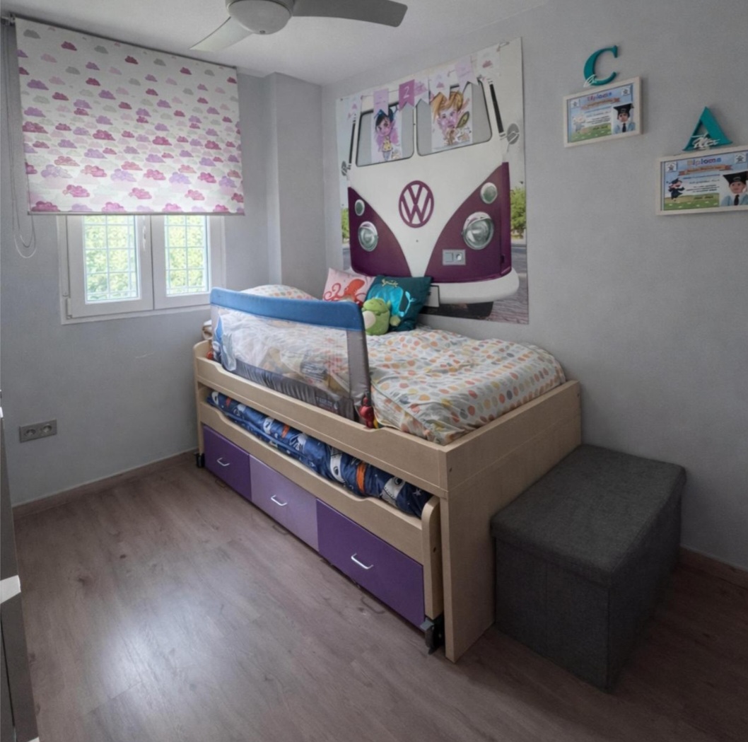 Apartamento en esquina con garaje, trastero y piscina en La Colina – Torremolinos