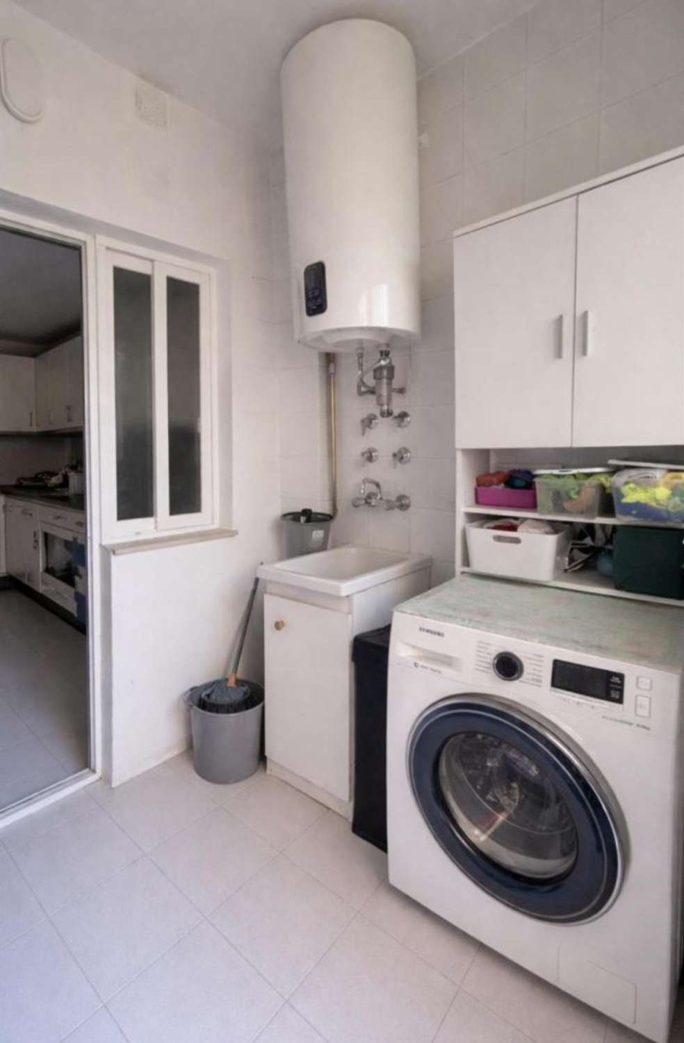 Apartamento en esquina con garaje, trastero y piscina en La Colina – Torremolinos