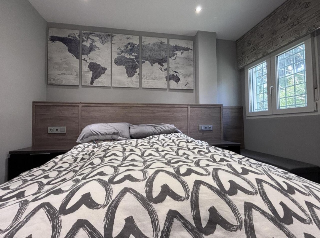 Apartamento en esquina con garaje, trastero y piscina en La Colina – Torremolinos