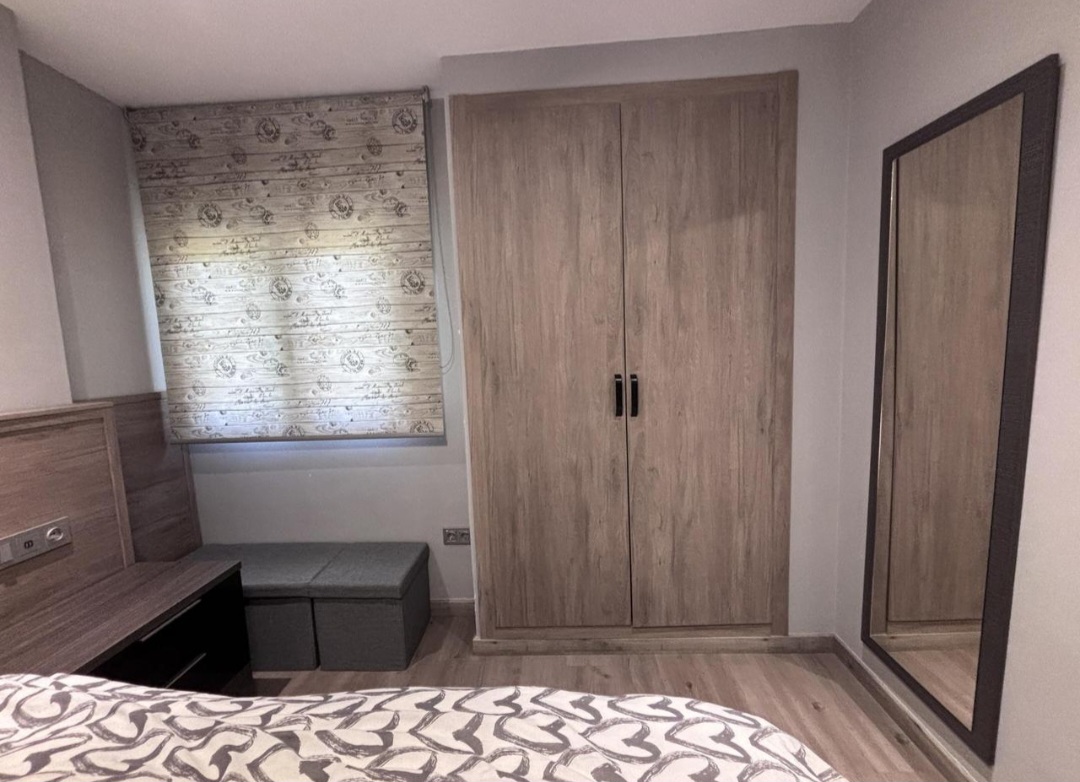 Apartamento en esquina con garaje, trastero y piscina en La Colina – Torremolinos