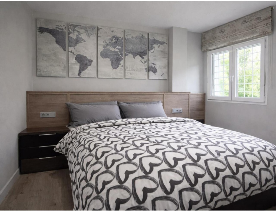 Apartamento en esquina con garaje, trastero y piscina en La Colina – Torremolinos