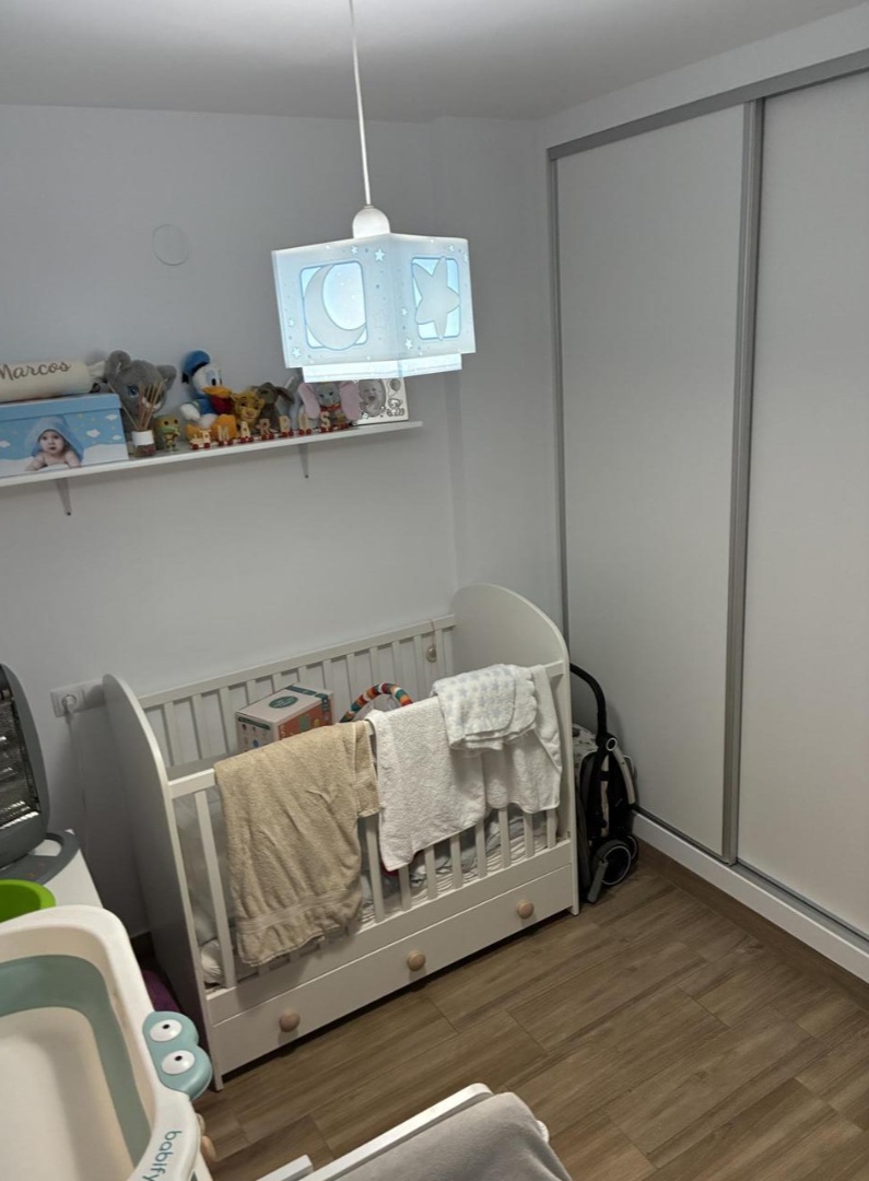 Piso recién reformado, listo para entrar a vivir, que destaca por su diseño actual y excelentes calidades.