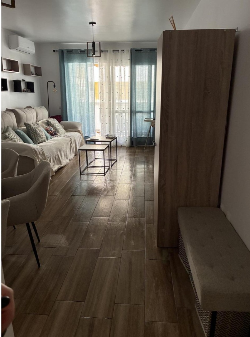 Piso recién reformado, listo para entrar a vivir, que destaca por su diseño actual y excelentes calidades.