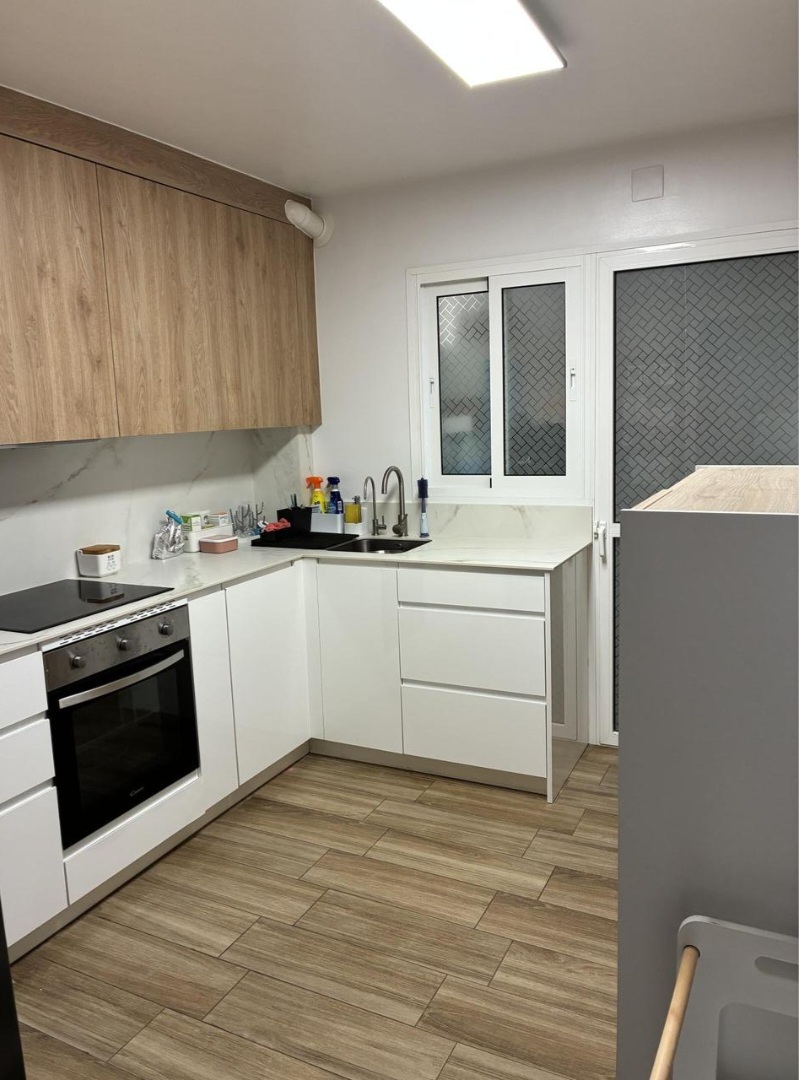 Piso recién reformado, listo para entrar a vivir, que destaca por su diseño actual y excelentes calidades.