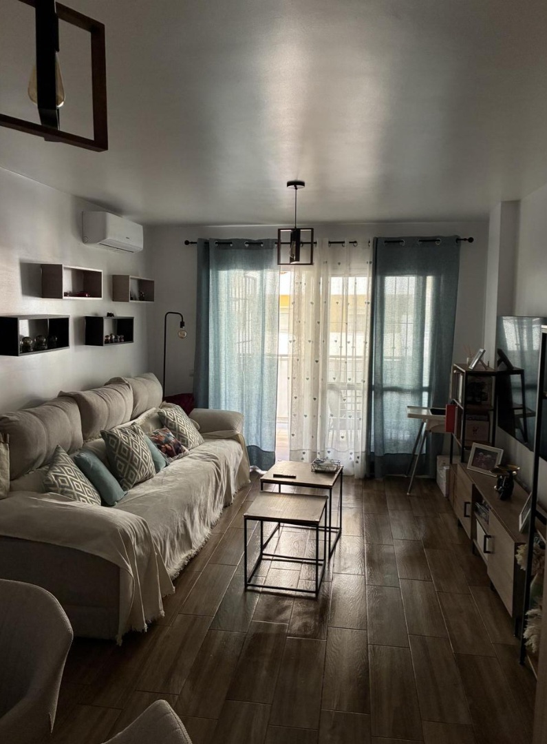 Piso recién reformado, listo para entrar a vivir, que destaca por su diseño actual y excelentes calidades.