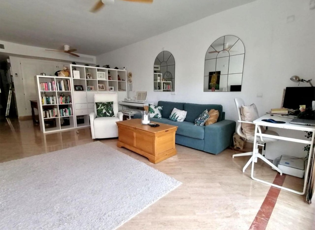 Luminoso apartamento esquinero en Marbella – excelente inversión