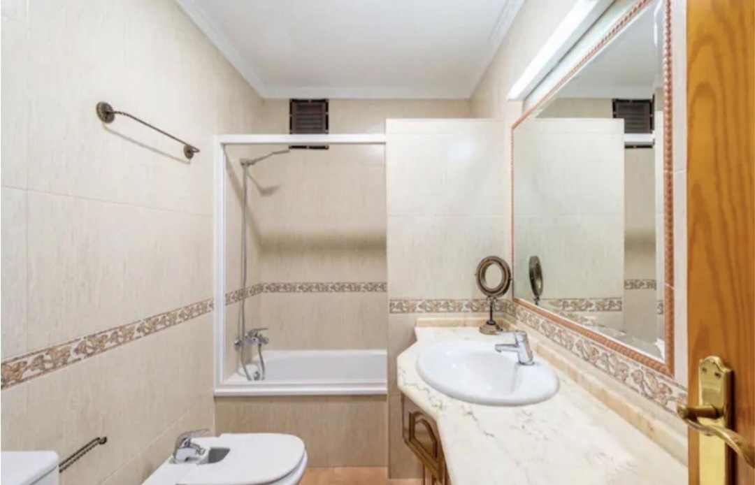 Amplio piso con vistas al mar en excelente ubicación