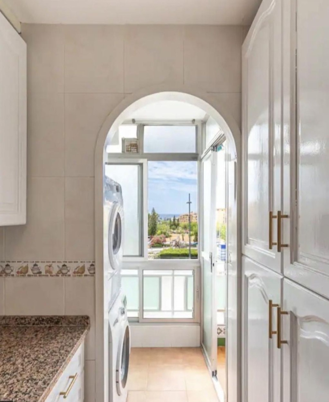 Amplio piso con vistas al mar en excelente ubicación