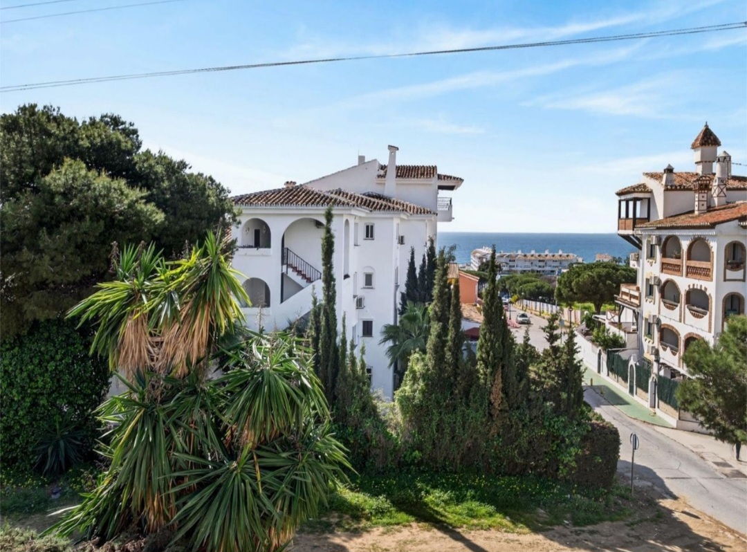 Encantadora casa adosada a solo 300 metros del mar en Calahonda, Mijas