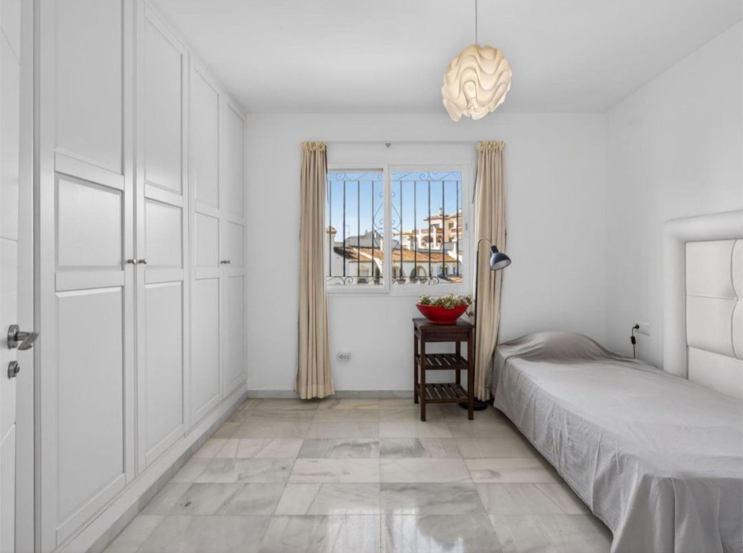 Encantadora casa adosada a solo 300 metros del mar en Calahonda, Mijas