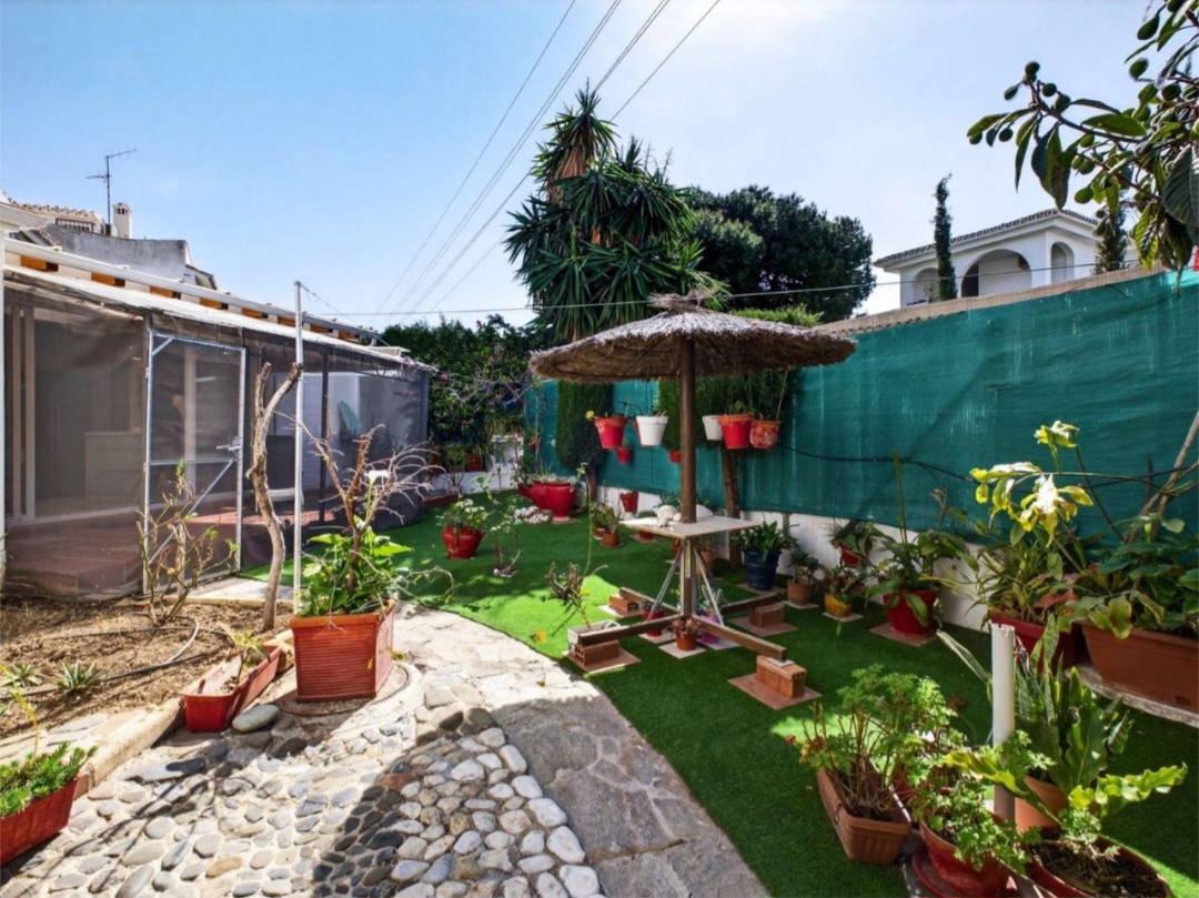 Encantadora casa adosada a solo 300 metros del mar en Calahonda, Mijas