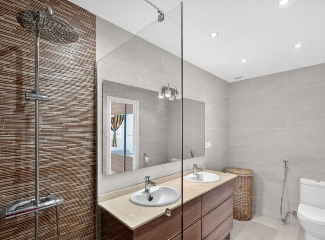 Encantadora casa adosada a solo 300 metros del mar en Calahonda, Mijas