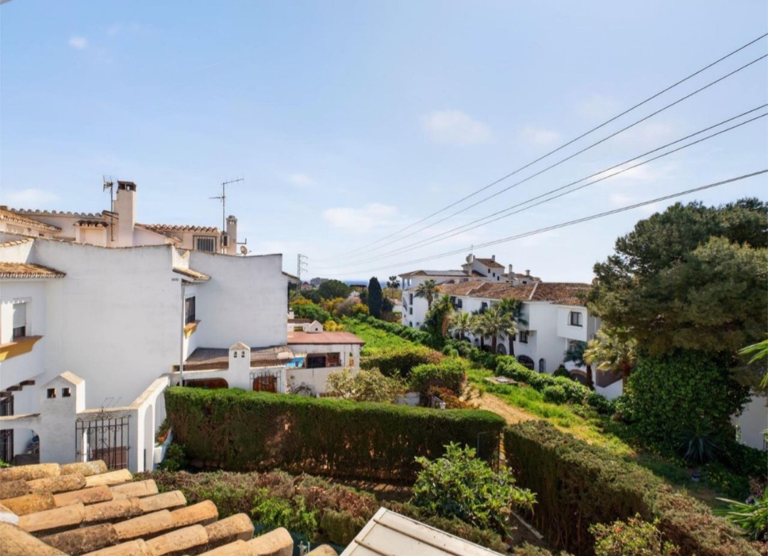 Encantadora casa adosada a solo 300 metros del mar en Calahonda, Mijas