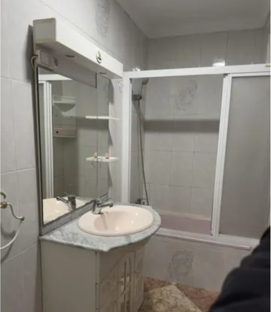 Amplio piso exterior con vistas despejadas en POrtada Alta (Málaga) – Ideal para vivir o invertir