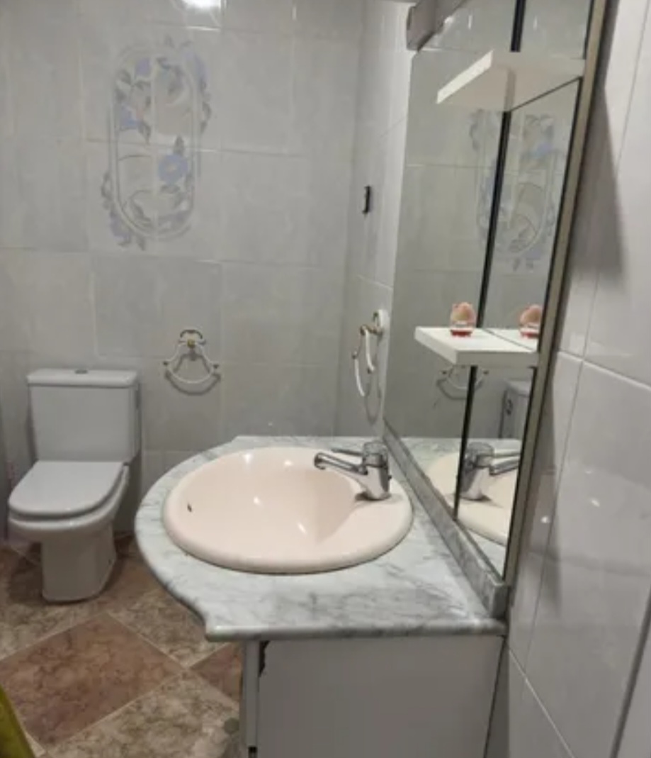 Amplio piso exterior con vistas despejadas en POrtada Alta (Málaga) – Ideal para vivir o invertir