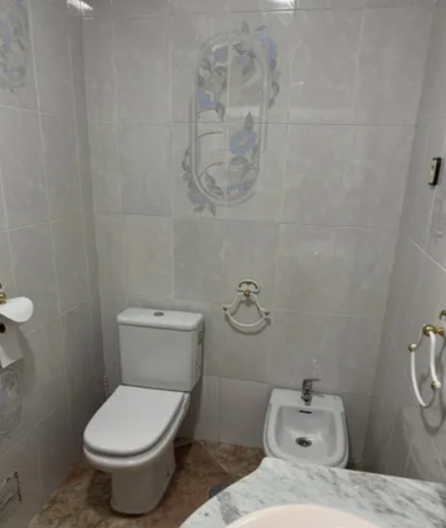 Amplio piso exterior con vistas despejadas en POrtada Alta (Málaga) – Ideal para vivir o invertir