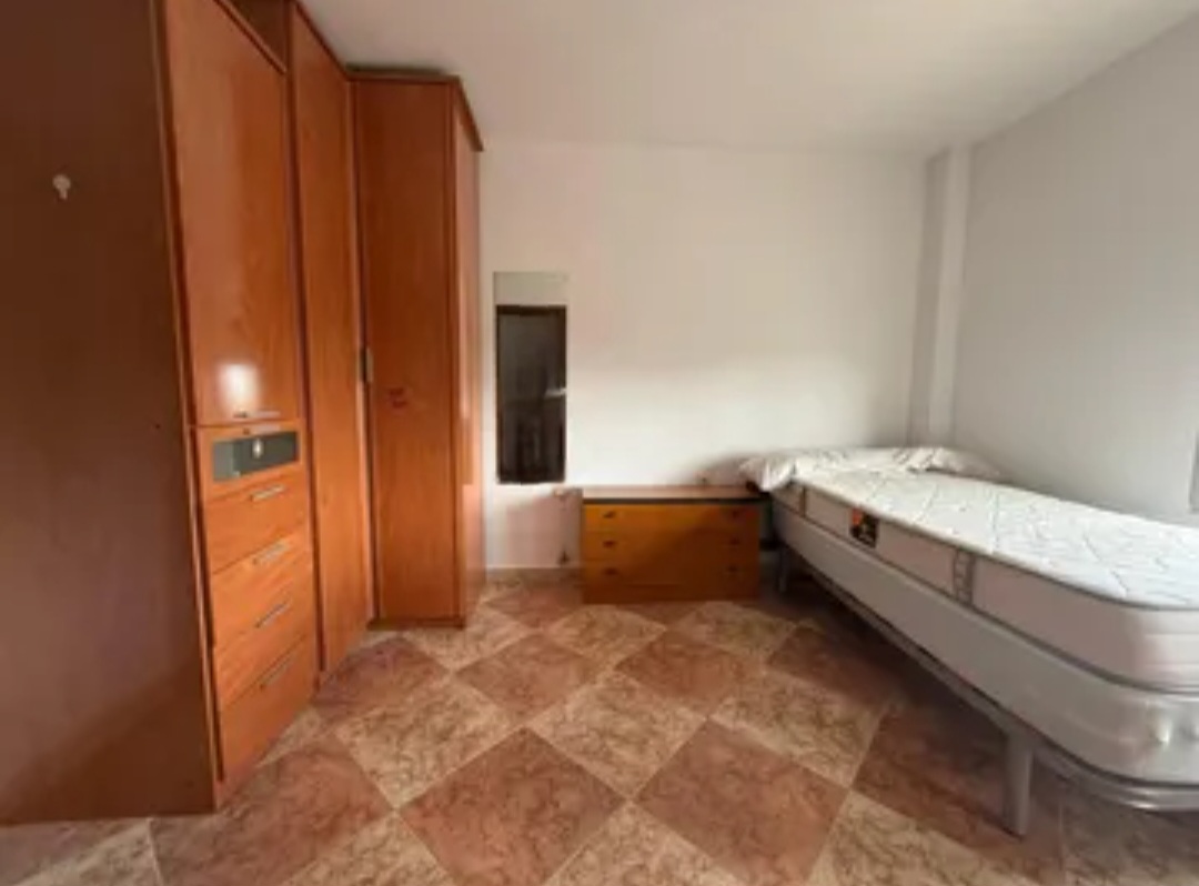 Amplio piso exterior con vistas despejadas en POrtada Alta (Málaga) – Ideal para vivir o invertir