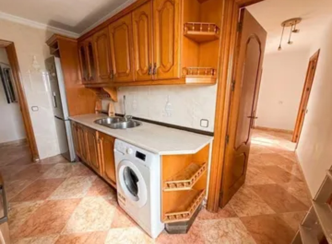 Amplio piso exterior con vistas despejadas en POrtada Alta (Málaga) – Ideal para vivir o invertir