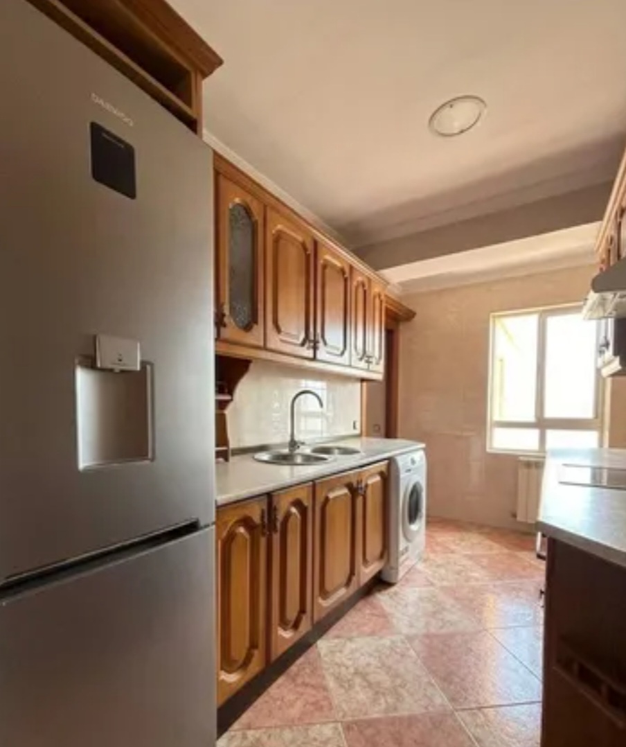 Amplio piso exterior con vistas despejadas en POrtada Alta (Málaga) – Ideal para vivir o invertir