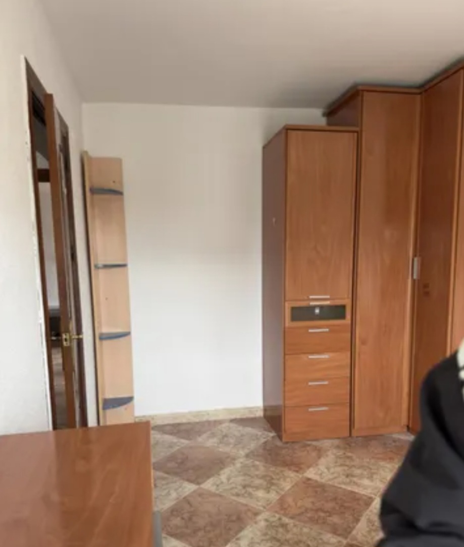 Amplio piso exterior con vistas despejadas en POrtada Alta (Málaga) – Ideal para vivir o invertir