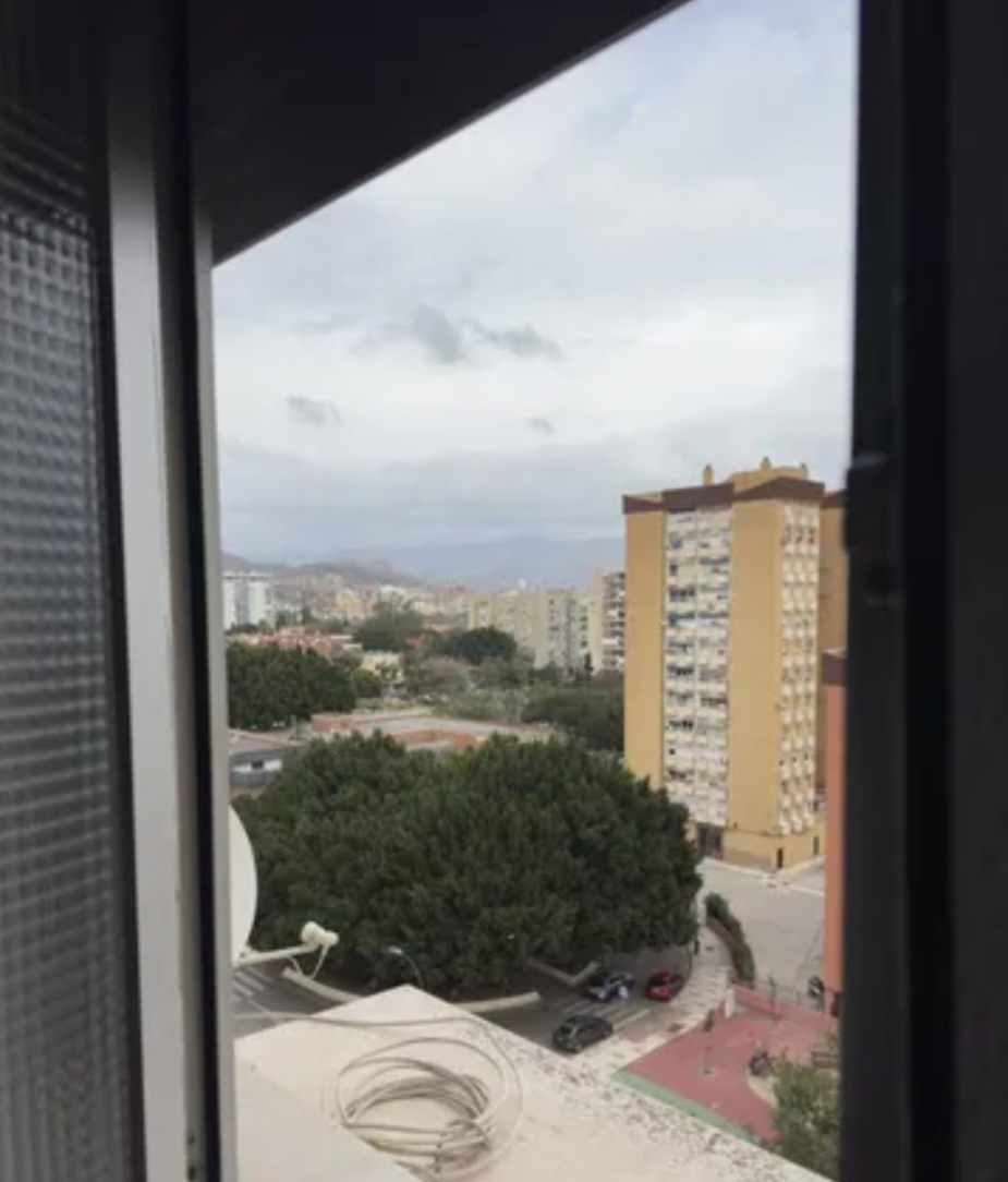 Amplio piso exterior con vistas despejadas en POrtada Alta (Málaga) – Ideal para vivir o invertir