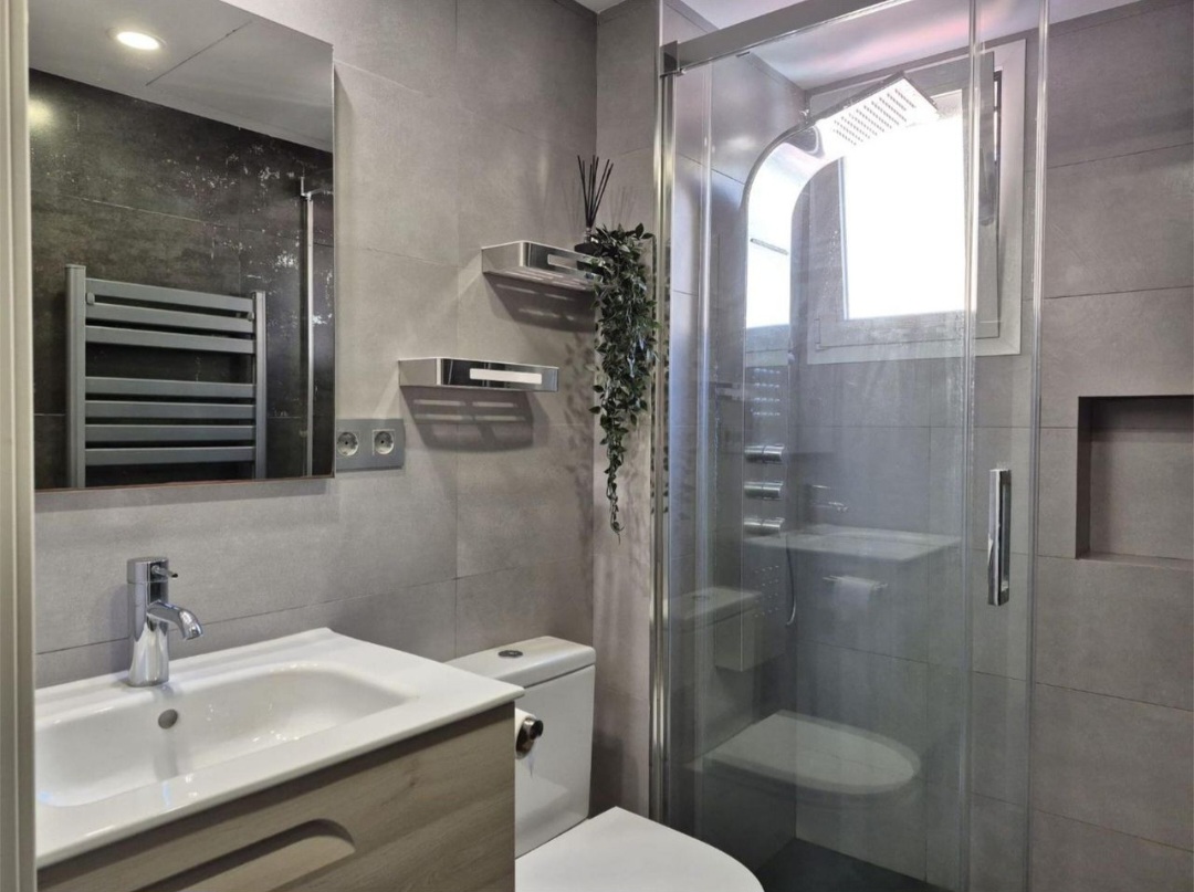 Piso de diseño con reforma premium junto al Parque de Huelin y la playa