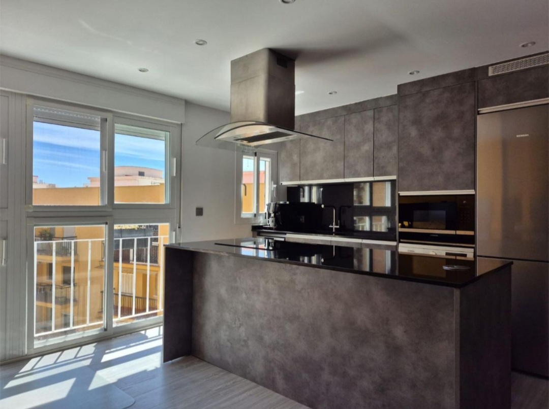 Piso de diseño con reforma premium junto al Parque de Huelin y la playa