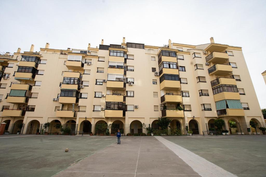 Luminoso piso de 3 dormitorios con terraza y piscina en el centro de Fuengirola