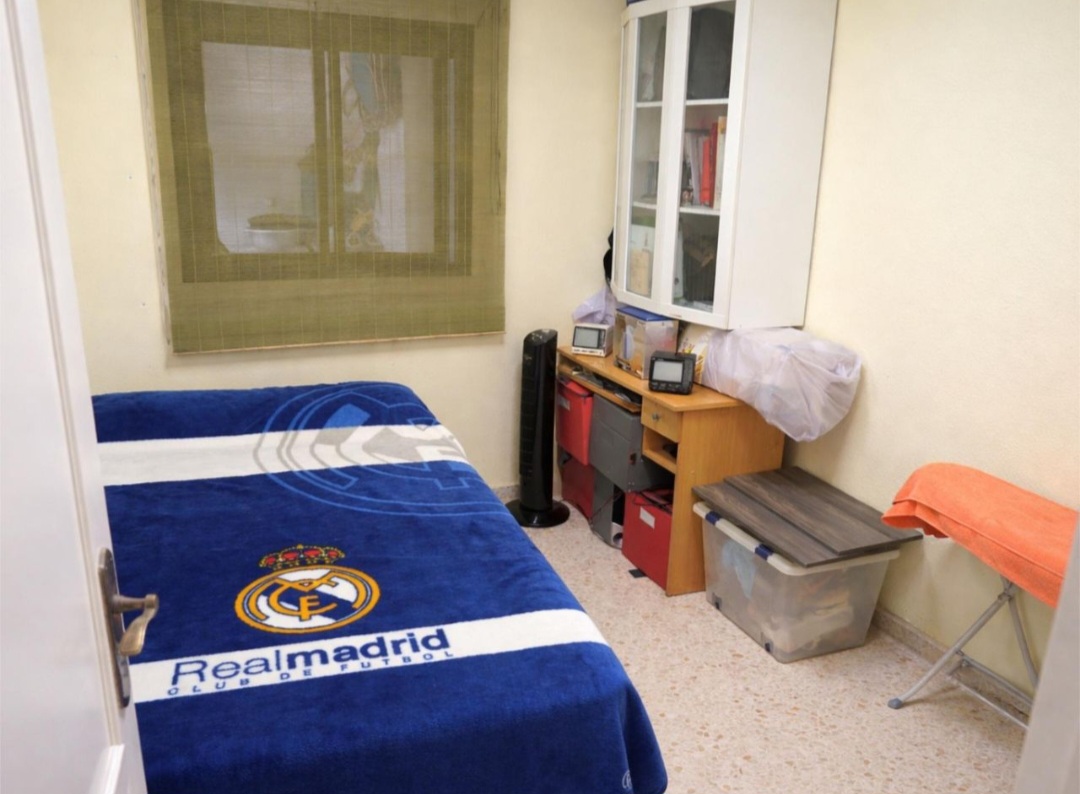 Luminoso piso de 3 dormitorios con terraza y piscina en el centro de Fuengirola