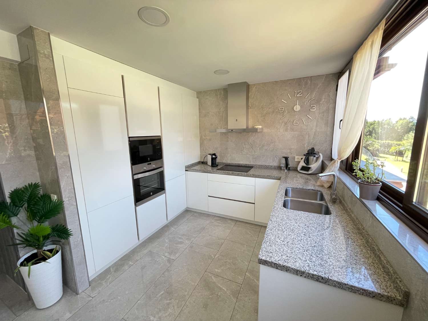 Piso reformado integralmente en 2018 en Marbella, listo para entrar a vivir