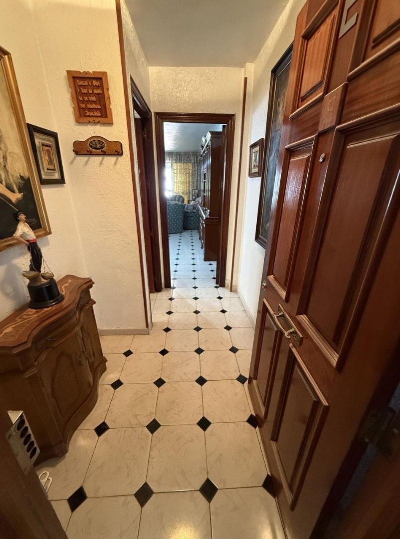 Amplio y luminoso piso con vistas despejadas a solo 10 minutos de la playa – Málaga