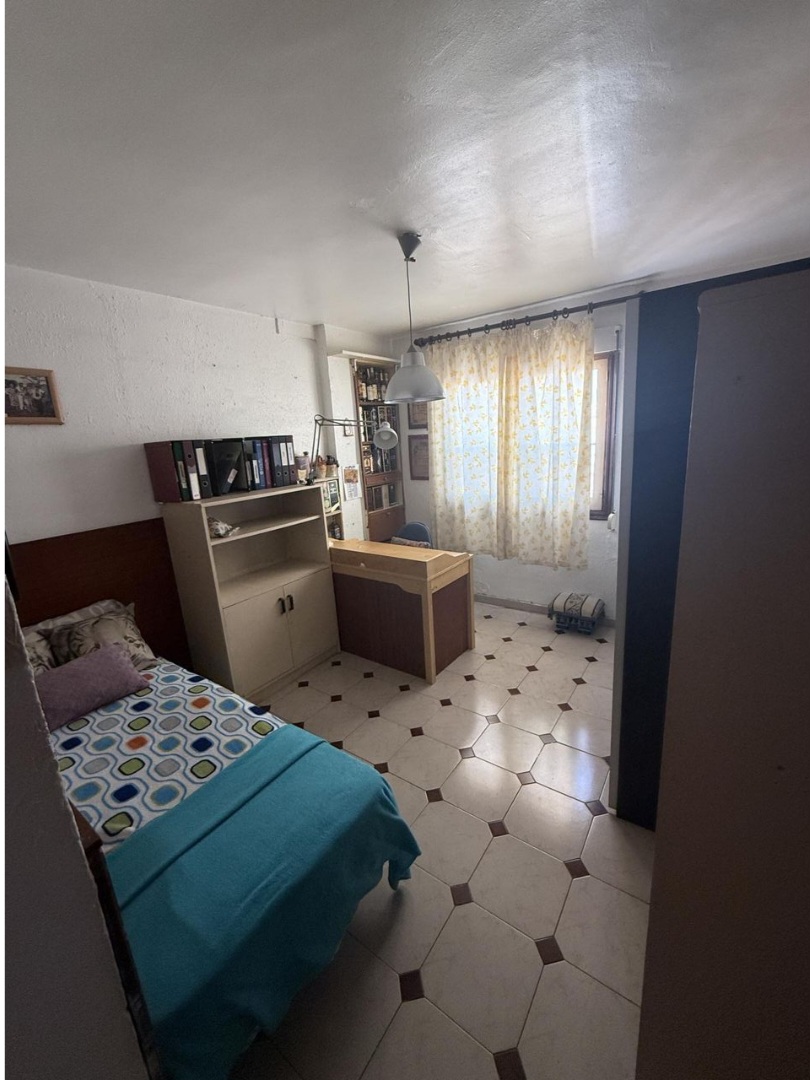 Amplio y luminoso piso con vistas despejadas a solo 10 minutos de la playa – Málaga