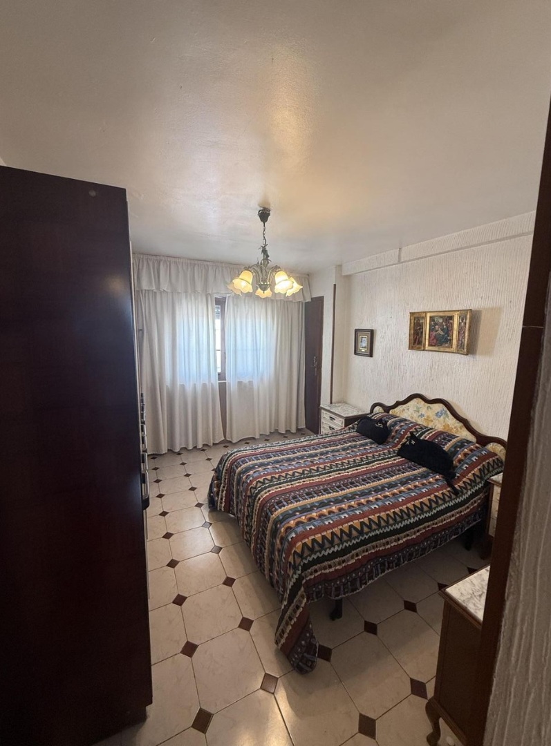 Amplio y luminoso piso con vistas despejadas a solo 10 minutos de la playa – Málaga