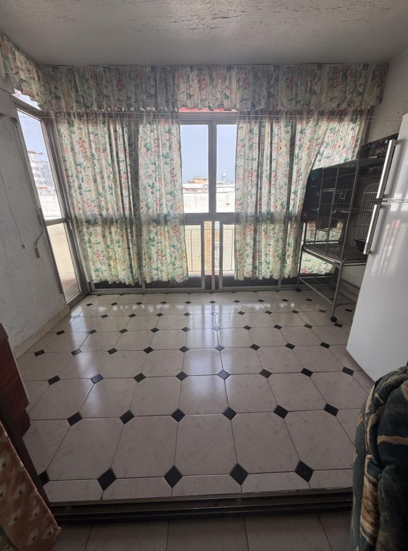 Amplio y luminoso piso con vistas despejadas a solo 10 minutos de la playa – Málaga