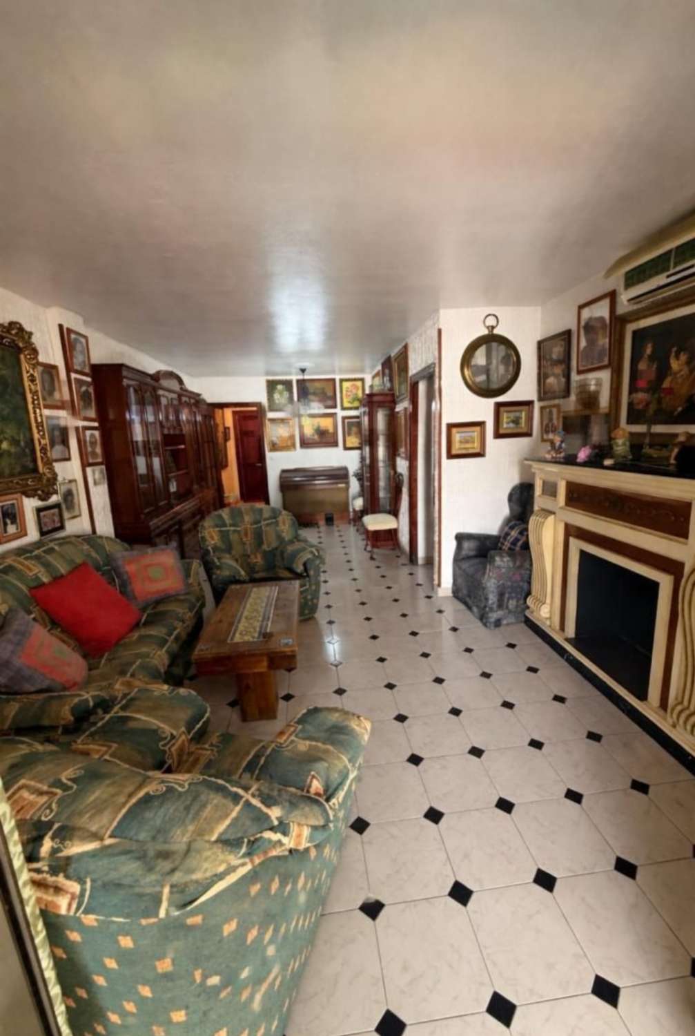 Amplio y luminoso piso con vistas despejadas a solo 10 minutos de la playa – Málaga