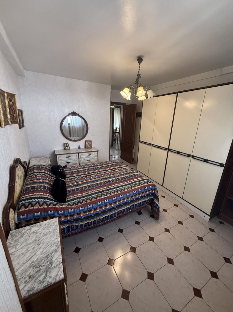 Amplio y luminoso piso con vistas despejadas a solo 10 minutos de la playa – Málaga