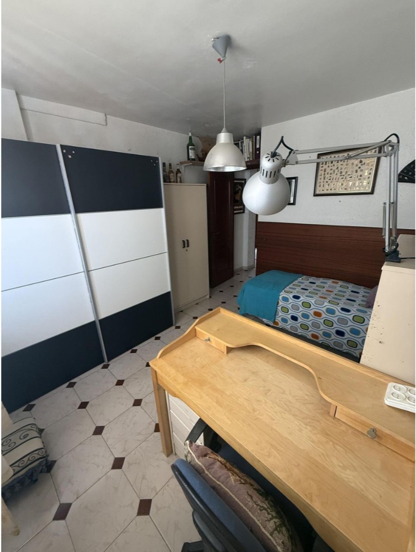 Amplio y luminoso piso con vistas despejadas a solo 10 minutos de la playa – Málaga