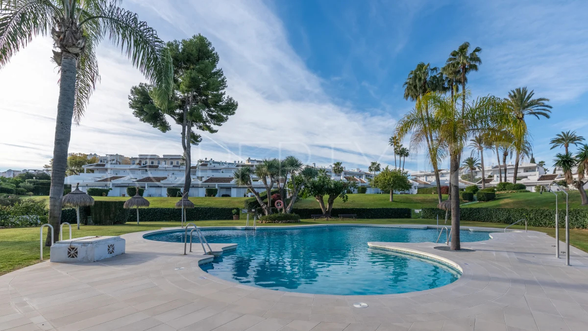 Exclusivo apartamento en entorno de golf con jardín y piscina