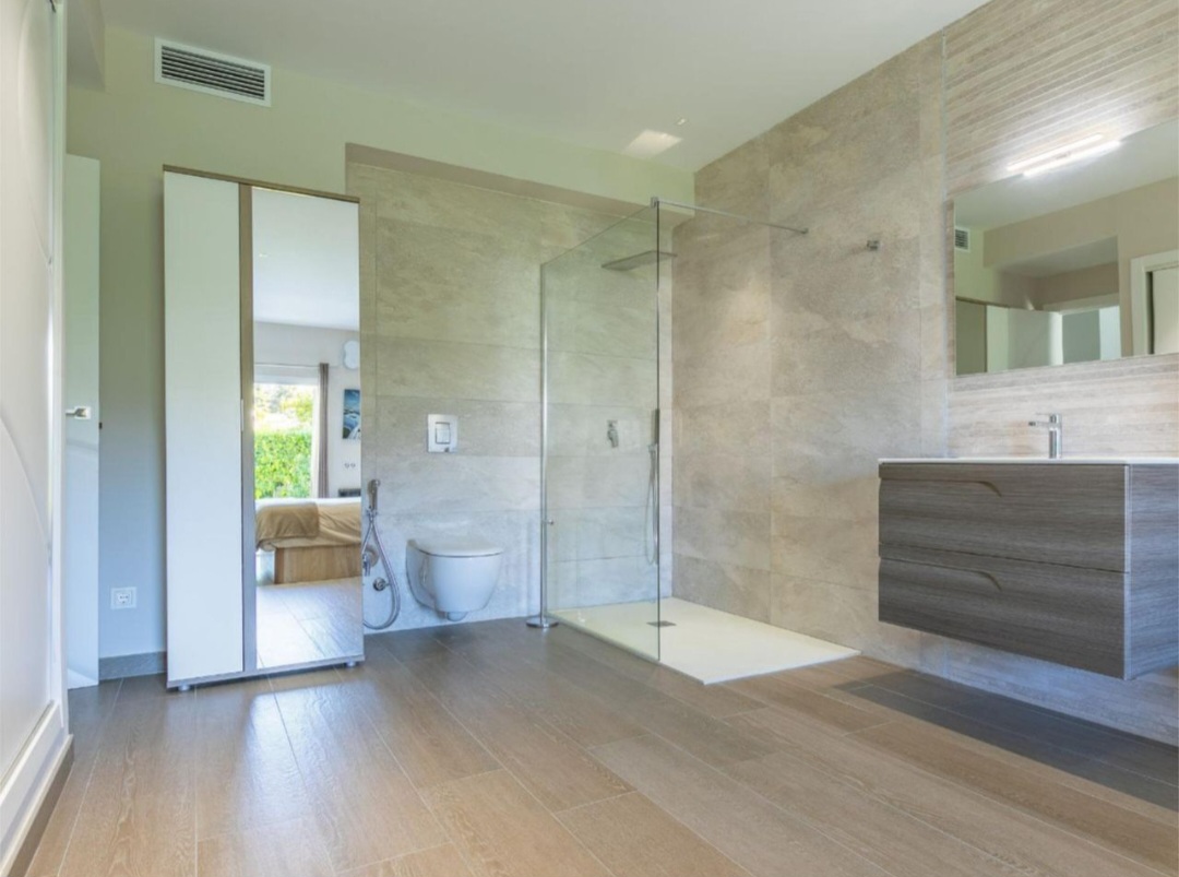 Exclusivo apartamento en entorno de golf con jardín y piscina