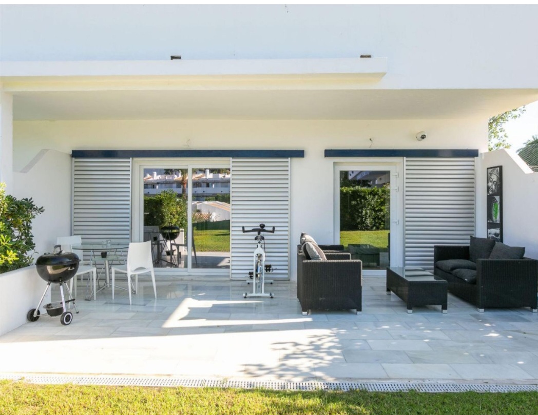 Exclusivo apartamento en entorno de golf con jardín y piscina