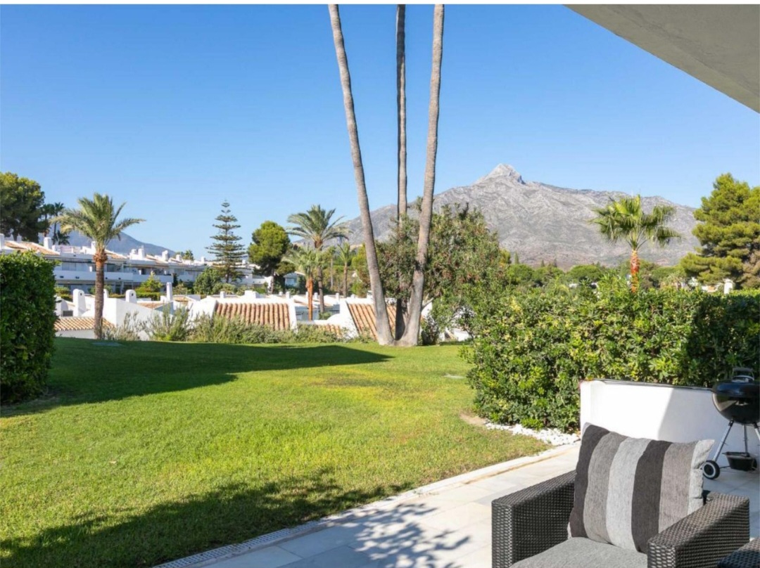 Exclusivo apartamento en entorno de golf con jardín y piscina